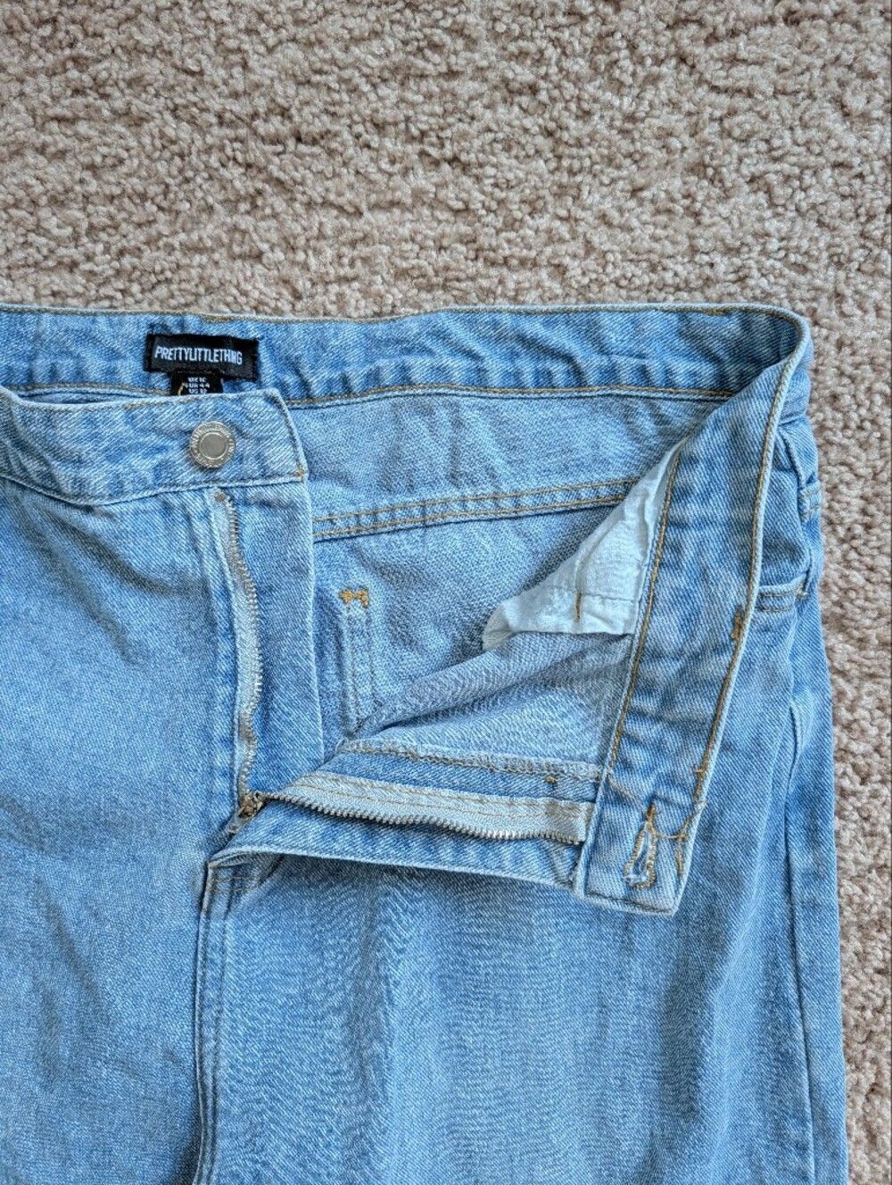 Prettylittlething Women Light Blue Distress Split Hem Straight Leg Jean Size 12 - Picture 5 of 12